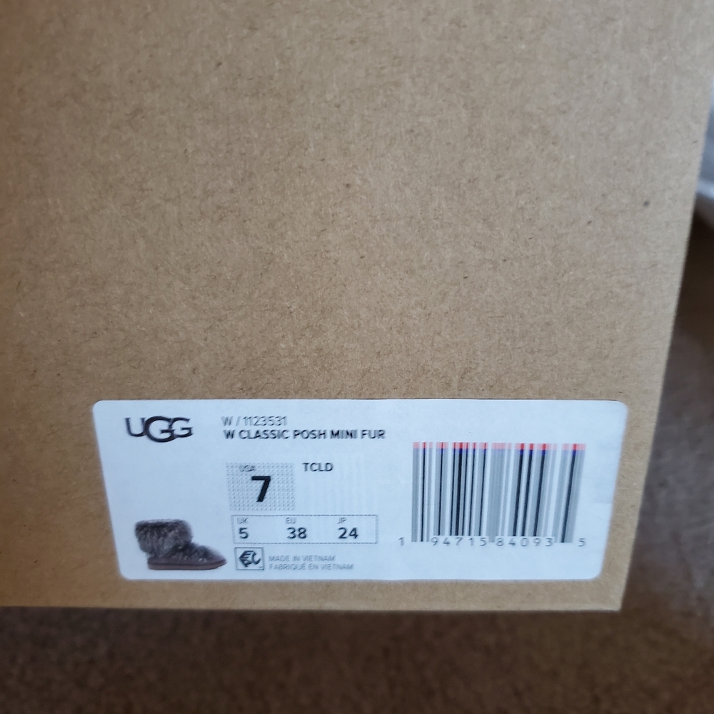 Sale! UGG  * Classic Posh Mini Fur Boots size 6 and 7 - Picture 5 of 9